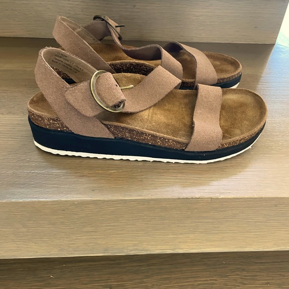 Aetrex Adrianna Adjustable Quarter Strap in Taupe - Picture 5 of 5